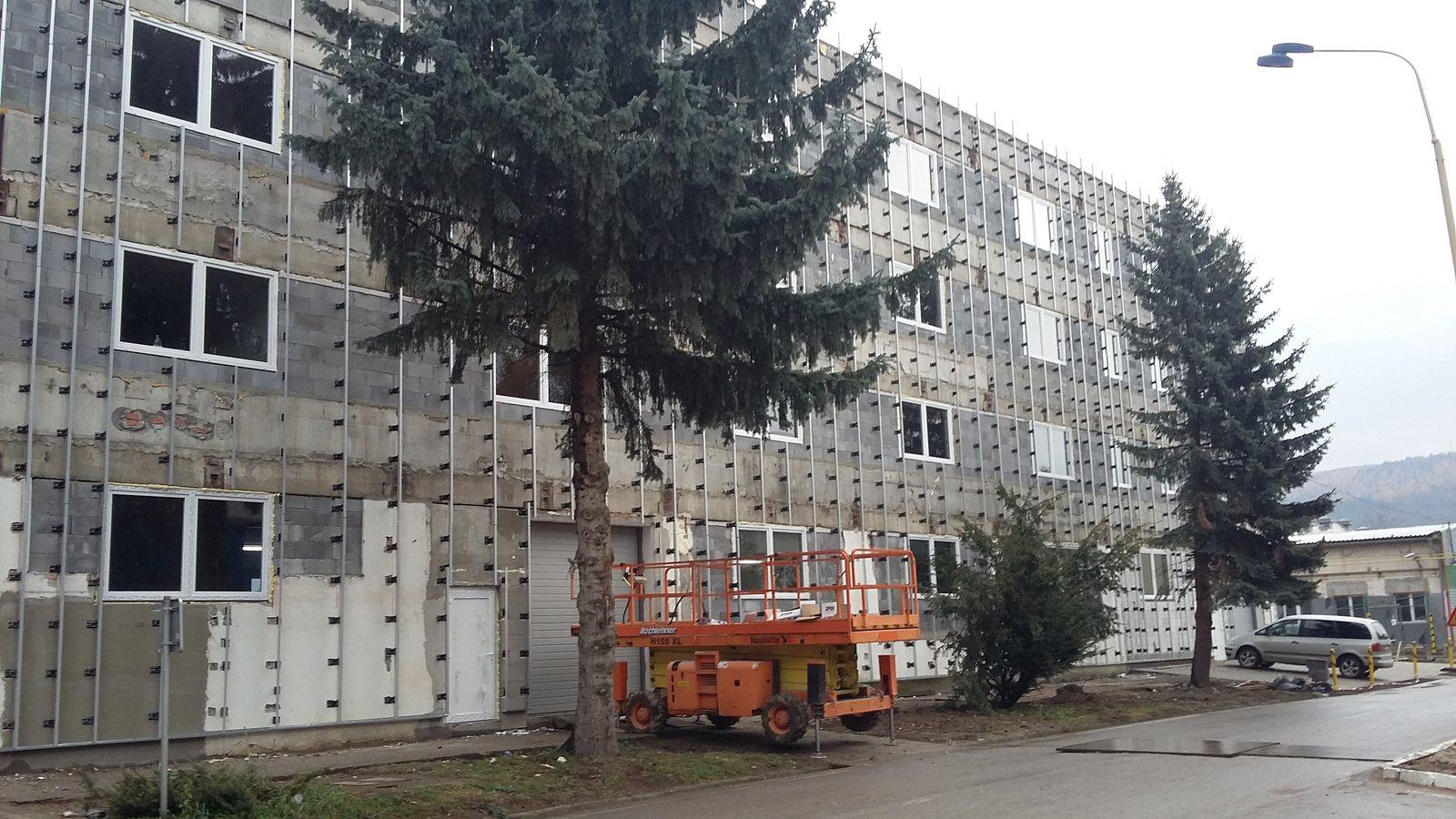 DIConsulting – administratívna budova č.258 – Pov.Bystrica -rekonštrukcia fasády shot 4