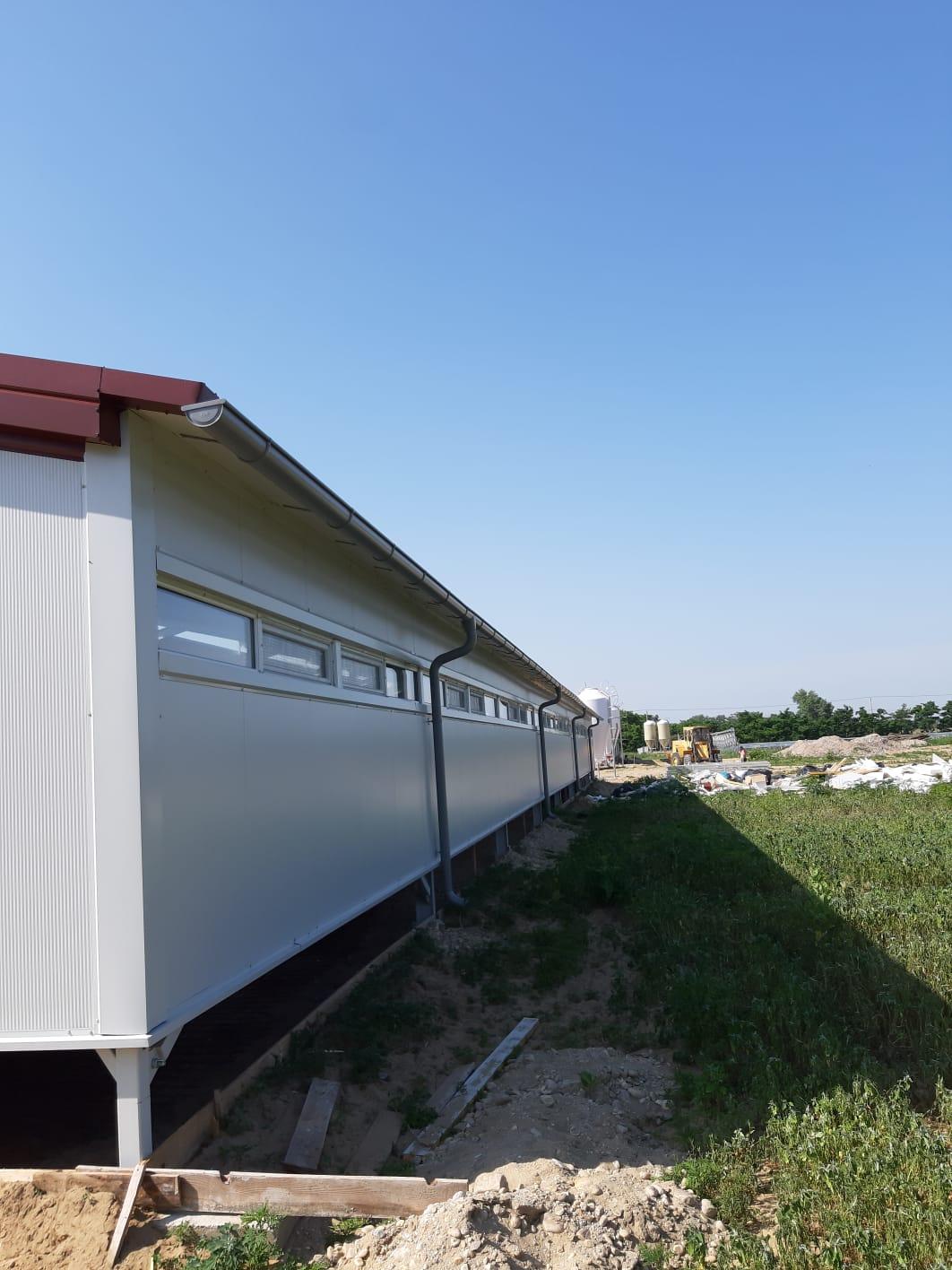 Bažantnice – Lajosmizse – Maďarsko – montáž strešného a obvodového opláštenia shot 3